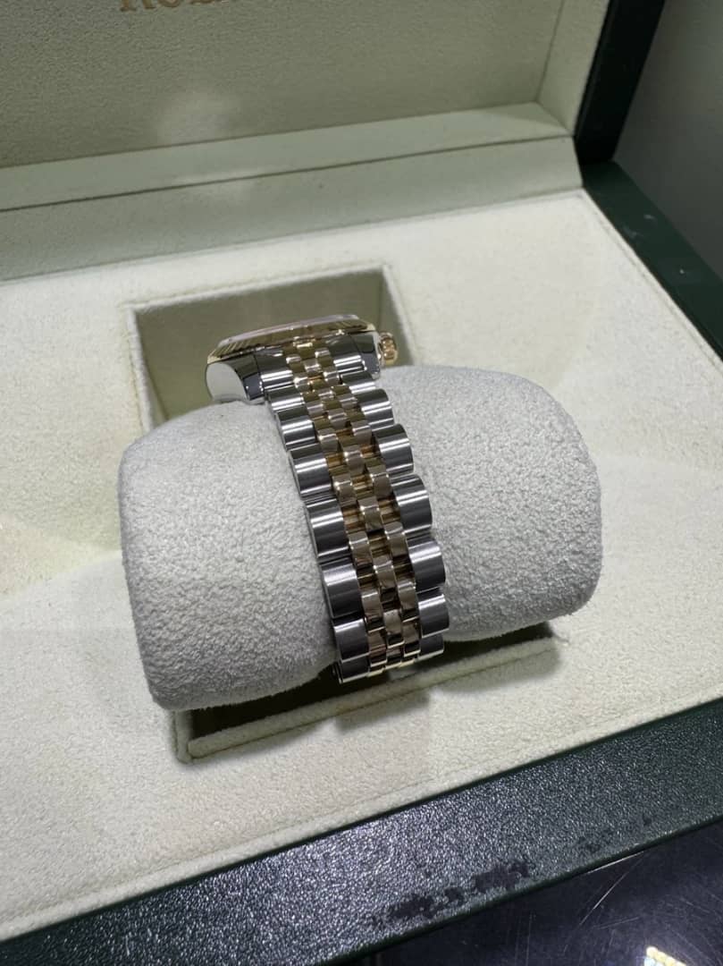 Montre femme 26 mm rolex lady just noir acier inoxydables or argent