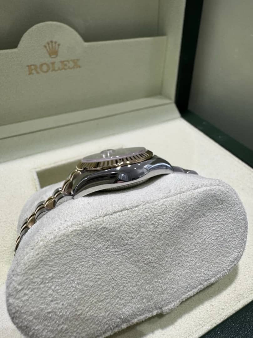 Montre femme 26 mm rolex lady just noir acier inoxydables or argent