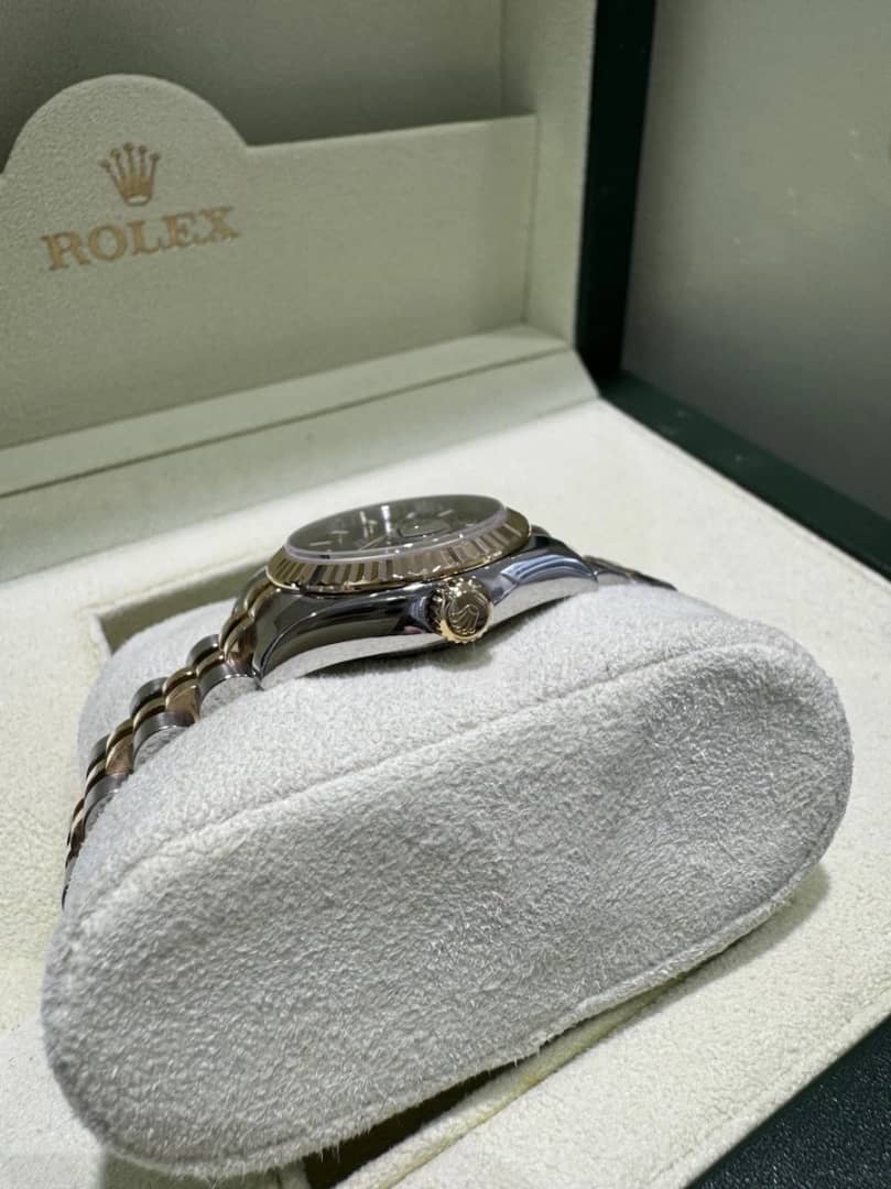 Montre femme 26 mm rolex lady just noir acier inoxydables or argent